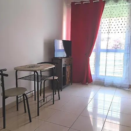 Studio With Garden Near The Sea Apartman *